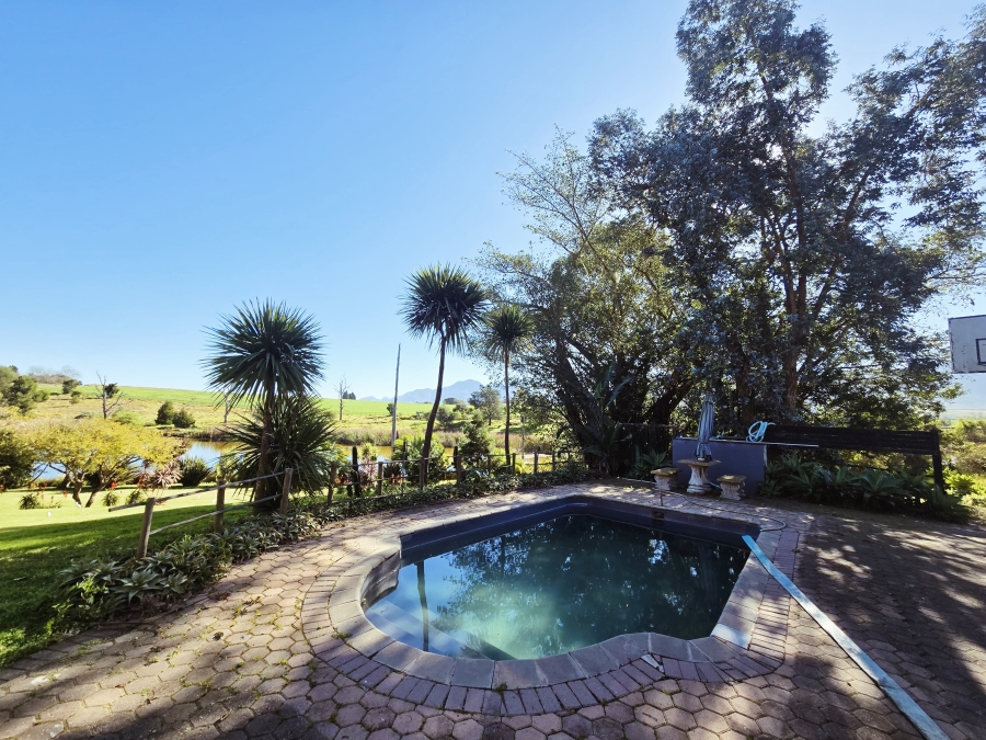 18 Bedroom Property for Sale in Geelhoutboom AH Western Cape